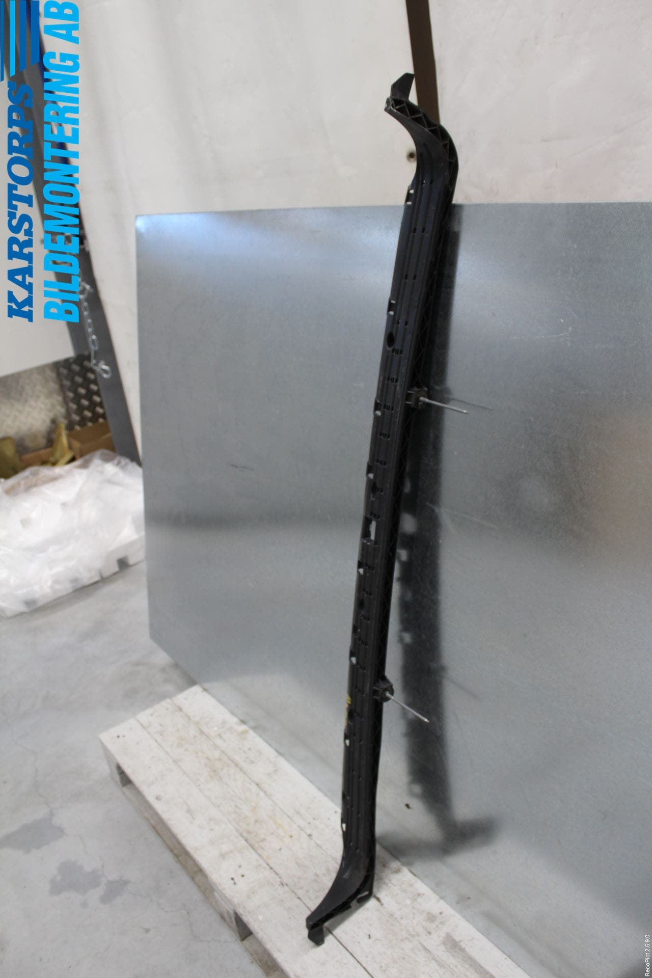 Mercedes-Benz MB E-KLASS (W212) 09-16 Stötfsidostycke Mellanlägg