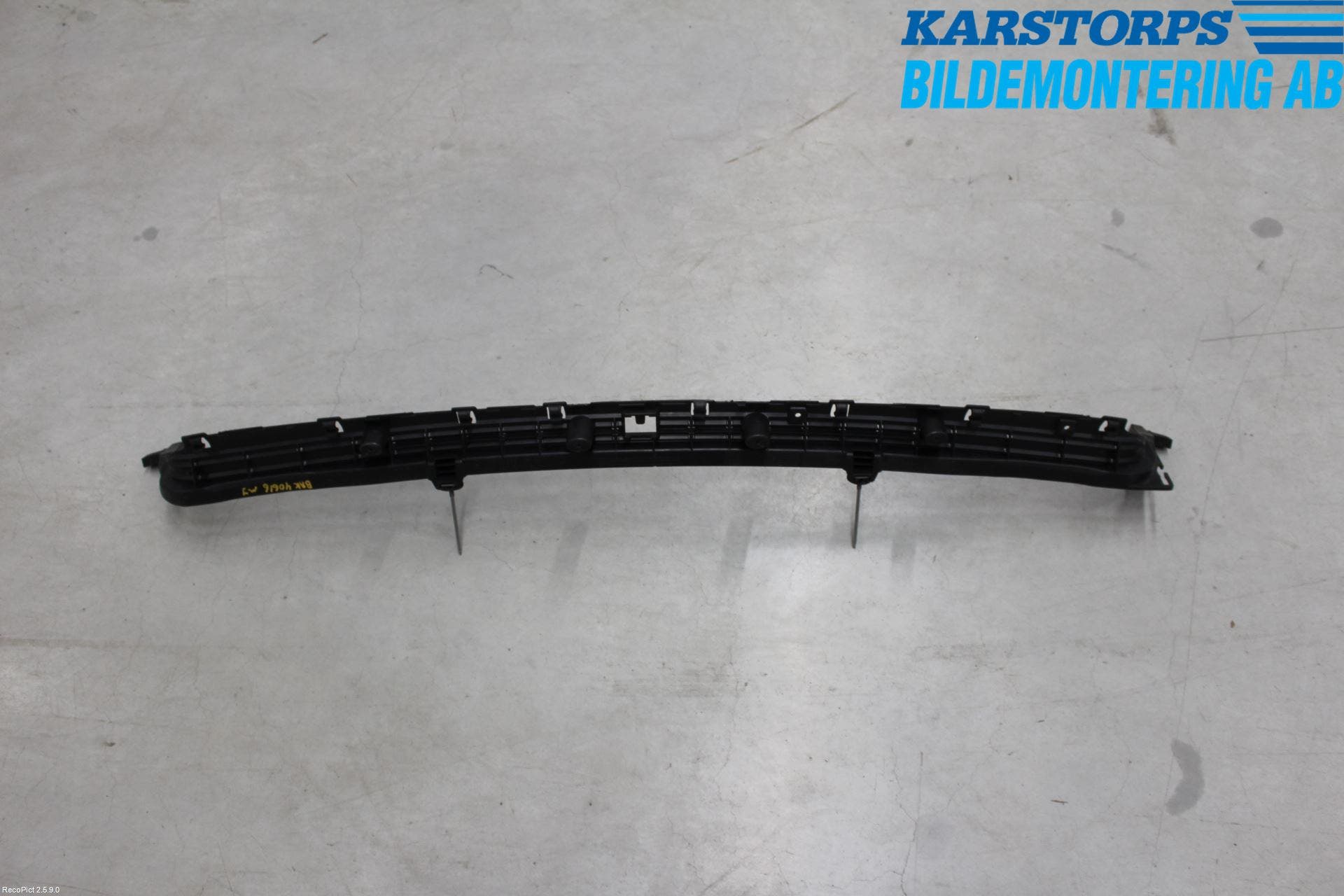 Mercedes-Benz MB E-KLASS (W212) 09-16 Stötfsidostycke Mellanlägg