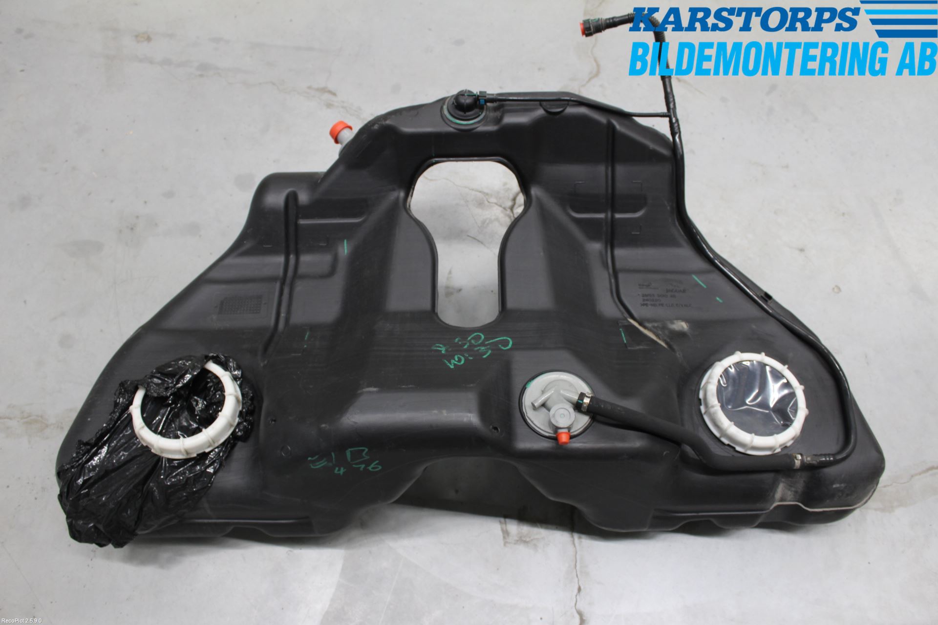 Jaguar XJ X350        03-09 Bränsletank Insprutning