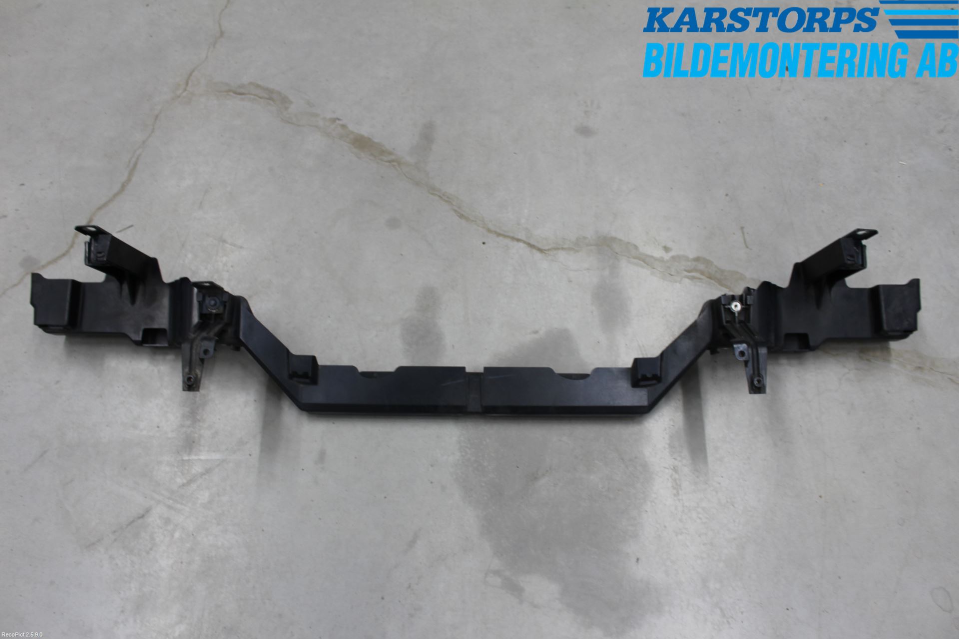 Jaguar XJ X350        03-09 Frontplåt Undre