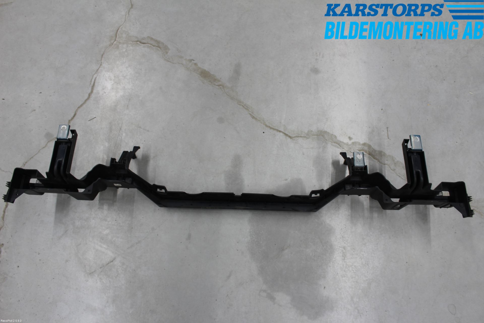 Jaguar XJ X350        03-09 Frontplåt Undre