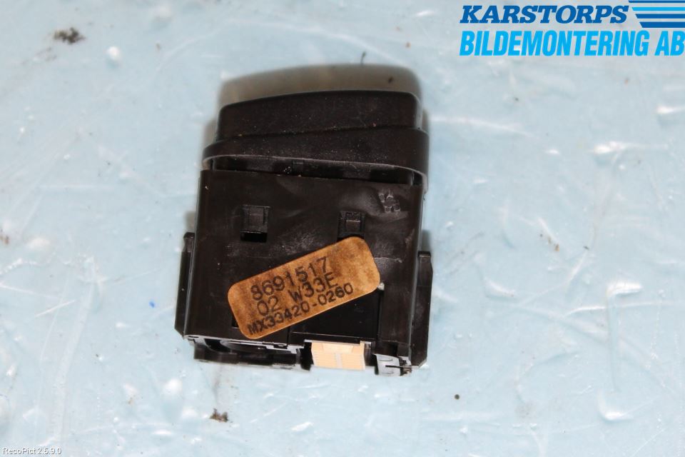 Volvo XC90 03-06 Strömställare Fram