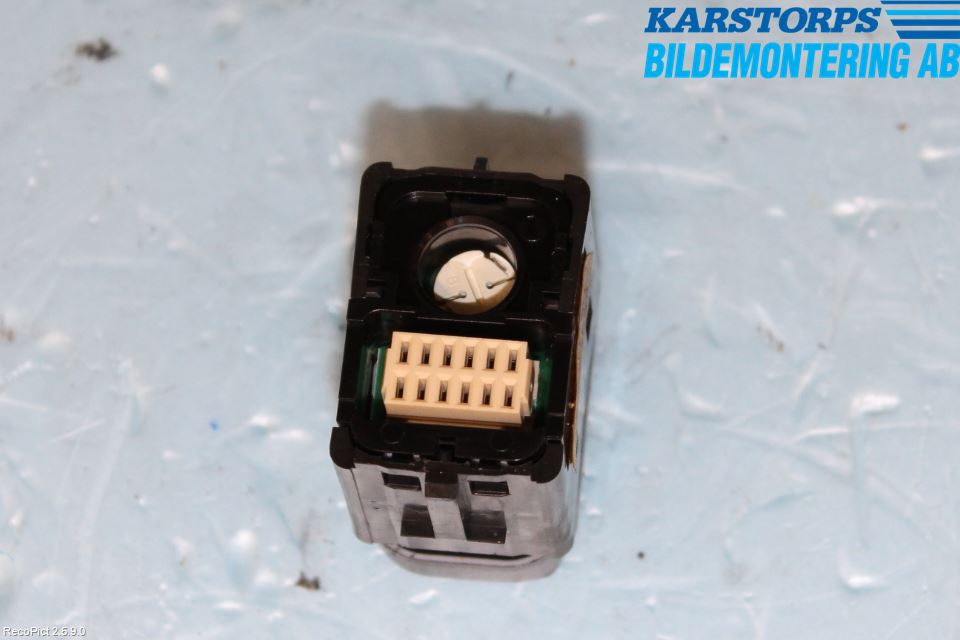 Volvo XC90 03-06 Strömställare Fram