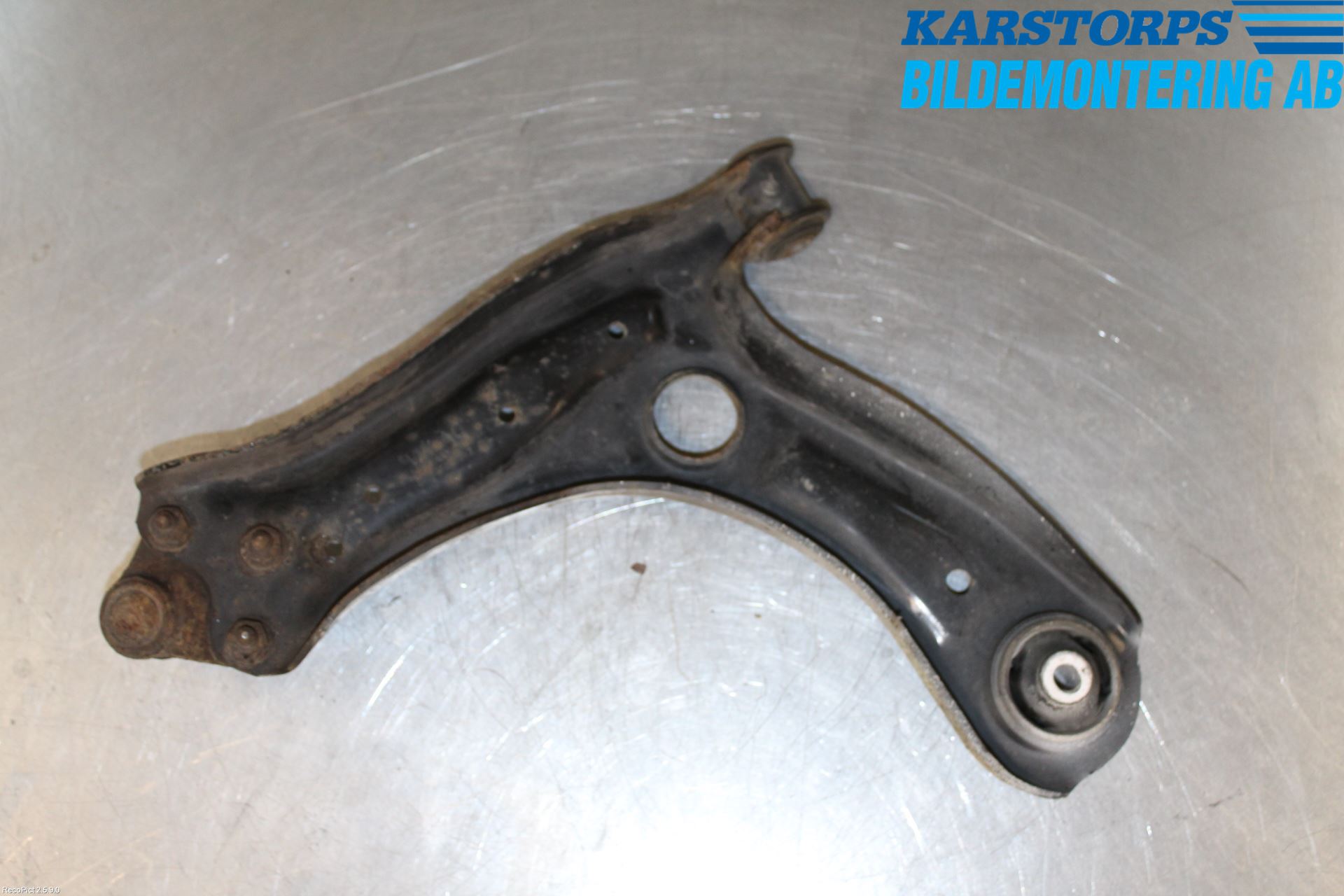 Skoda ROOMSTER Bärarm Fram Undre Hö