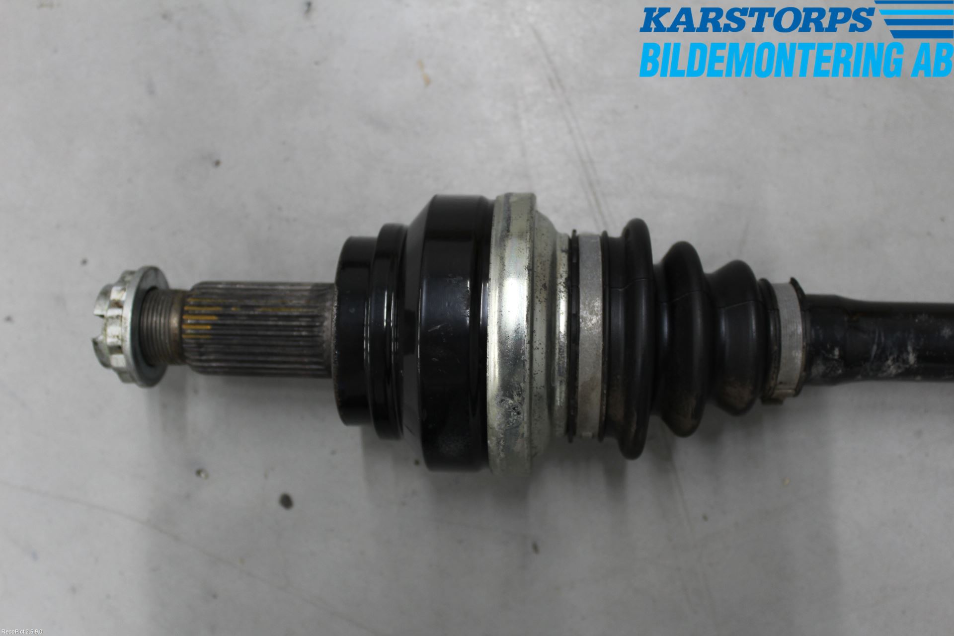BMW 5 F10/F11/F18 09-17 Drivaxel Bak Höger