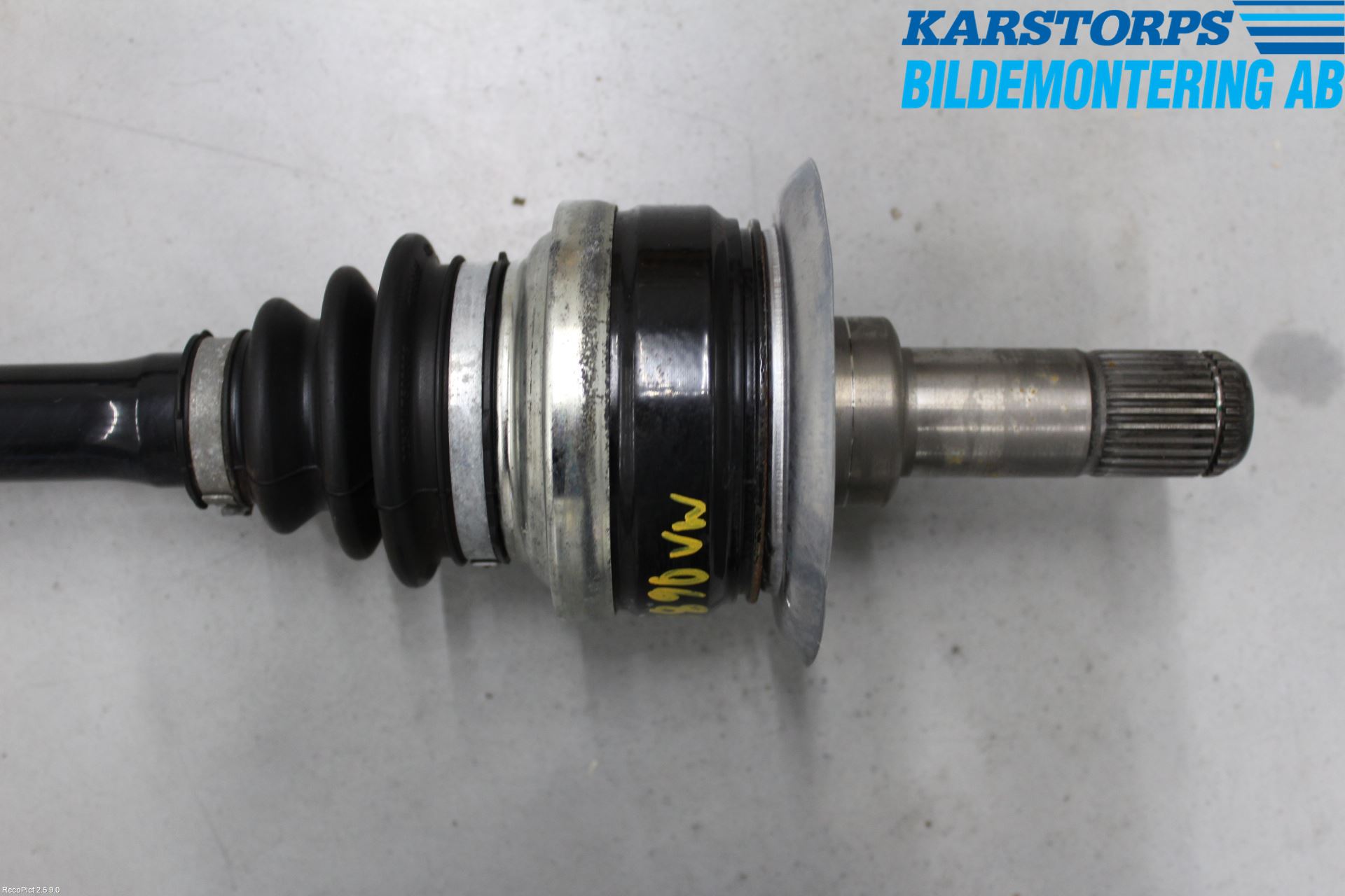 BMW 5 F10/F11/F18 09-17 Drivaxel Bak Höger