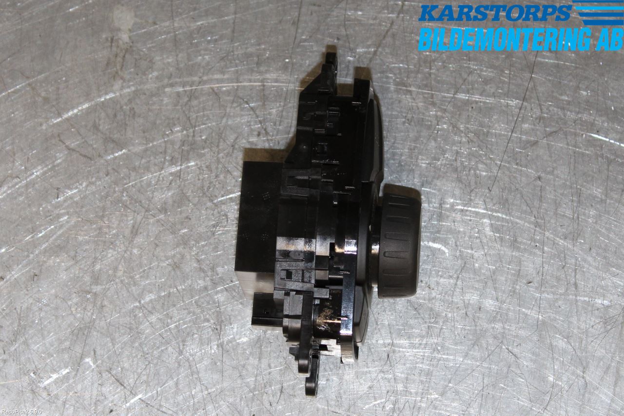 BMW 3 F30/F31/F80 12-19 Strömställare Färddator