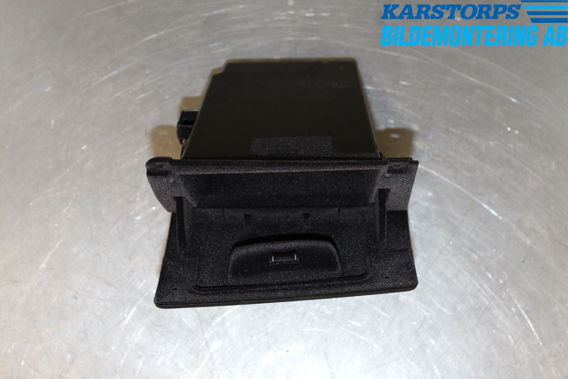 BMW 5 F10/F11/F18 09-17 Instrumentbräda Förvaringsfack