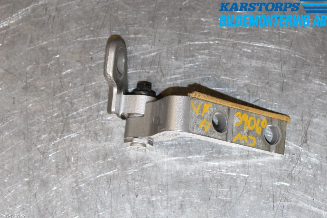 Volvo V40 12-19 Dörrgångjärn