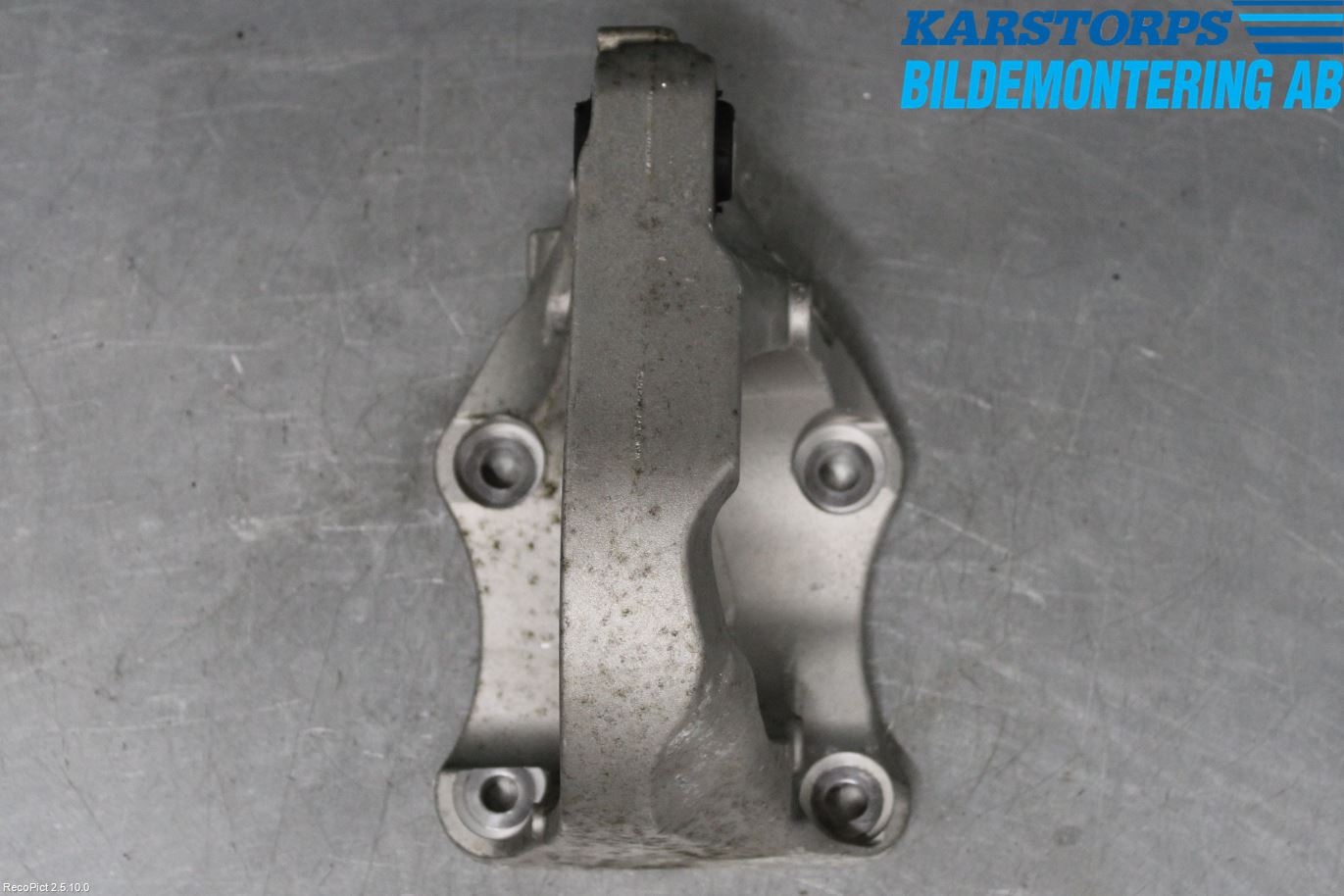 Volvo V60 14-18 Mellanaxel Stödlager