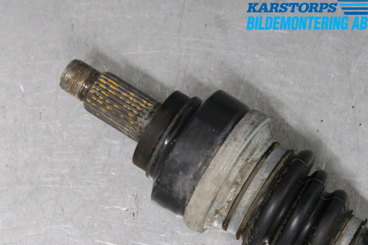 BMW 3 F30/F31/F80 12-19 Drivaxel Bak Höger