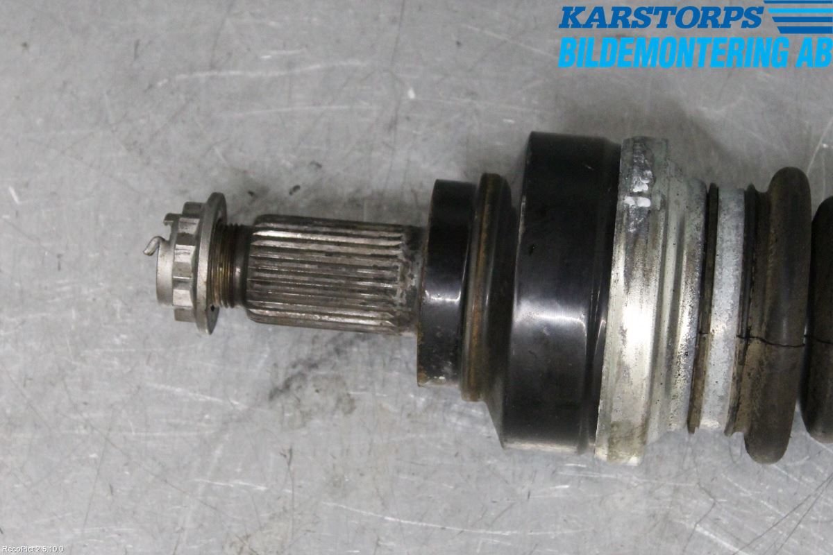 BMW 3 F30/F31/F80 12-19 Drivaxel Bak Vänster