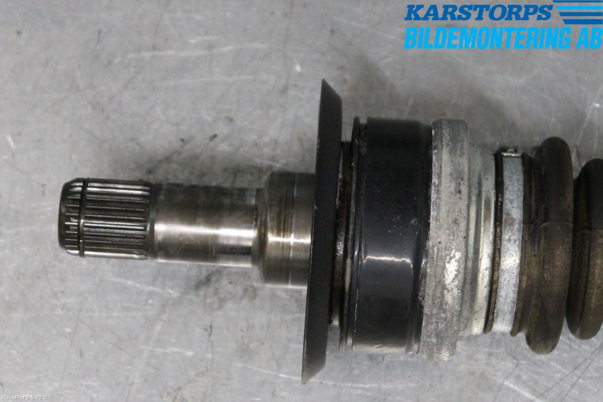 BMW 3 F30/F31/F80 12-19 Drivaxel Bak Vänster