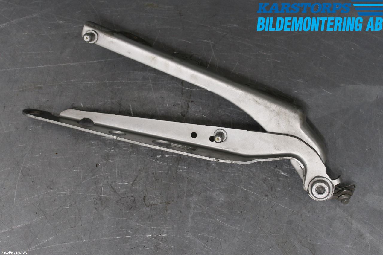 Volvo V70 05-08 Huvgångjärn