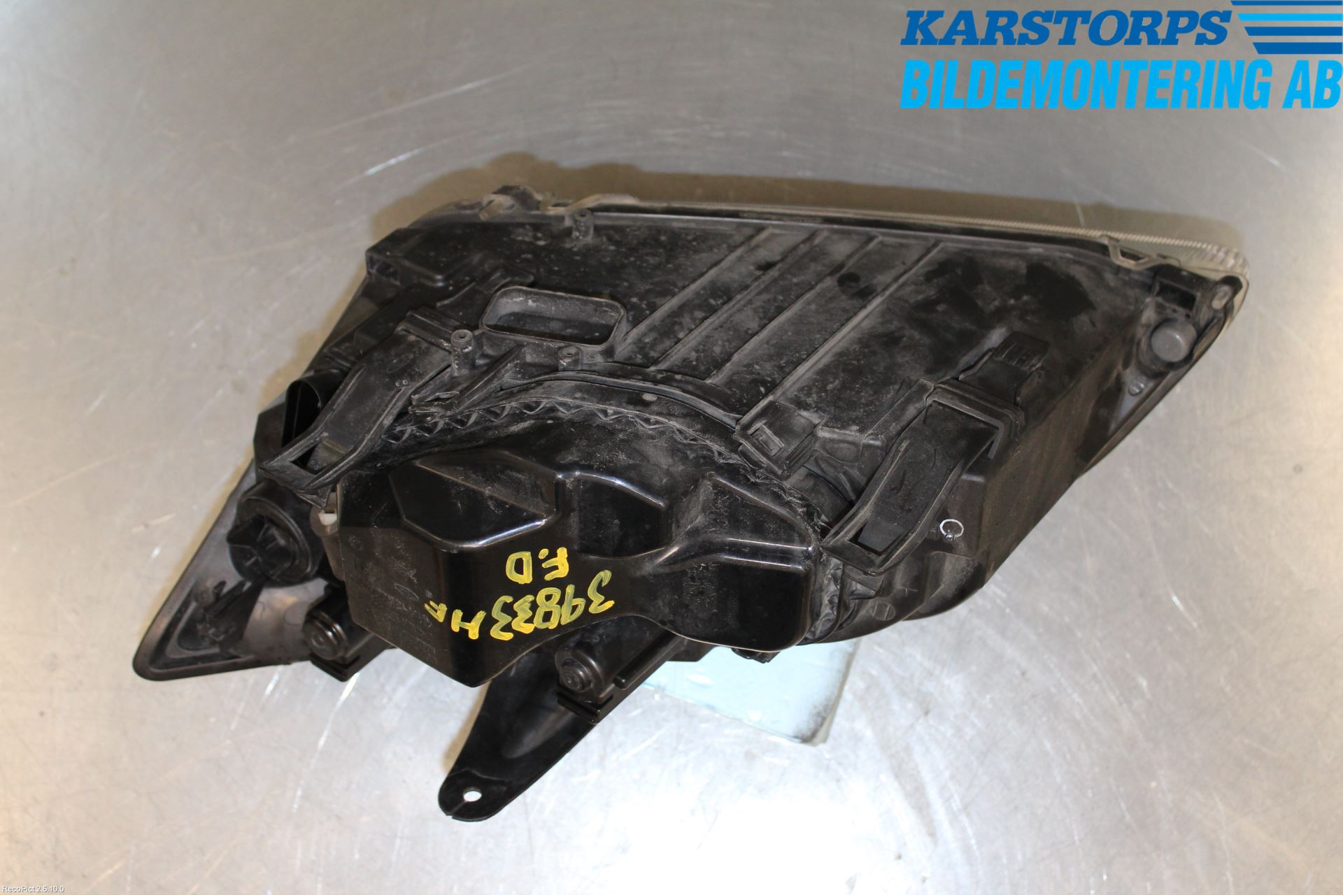 Ford FOCUS     04-07 Strålkastare Höger
