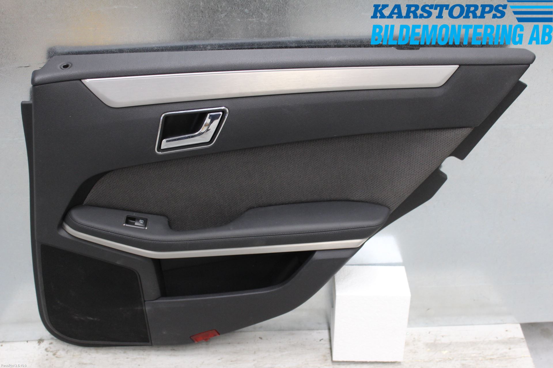 Mercedes-Benz MB E-KLASS (W212) 09-16 Dörrklädsel Hö