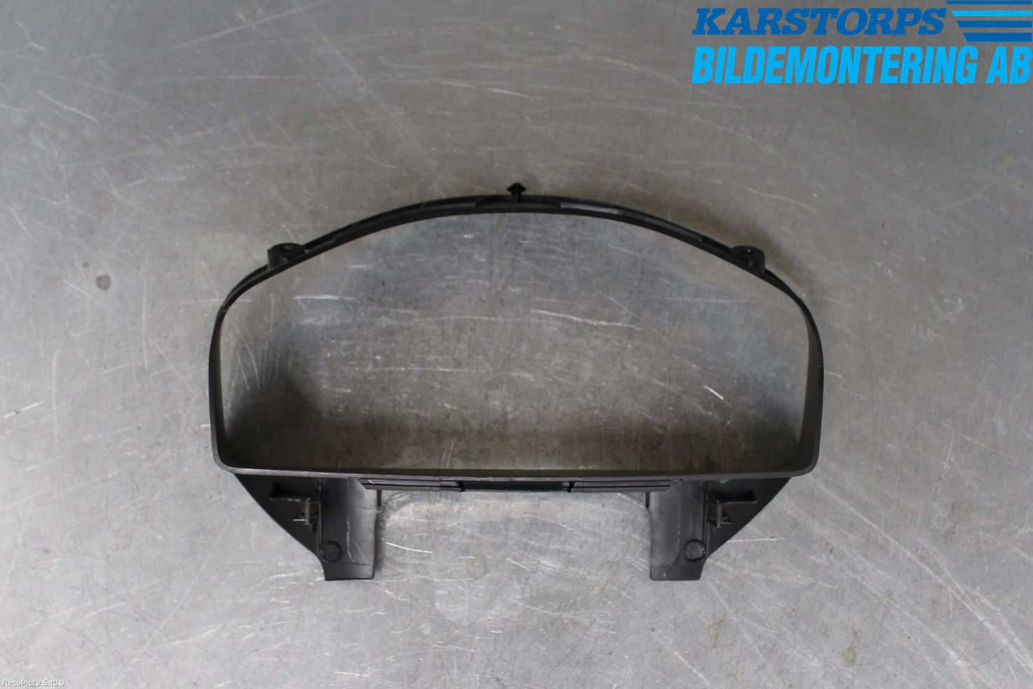 Volvo V50 04-07 Instrument-Radio Sarg