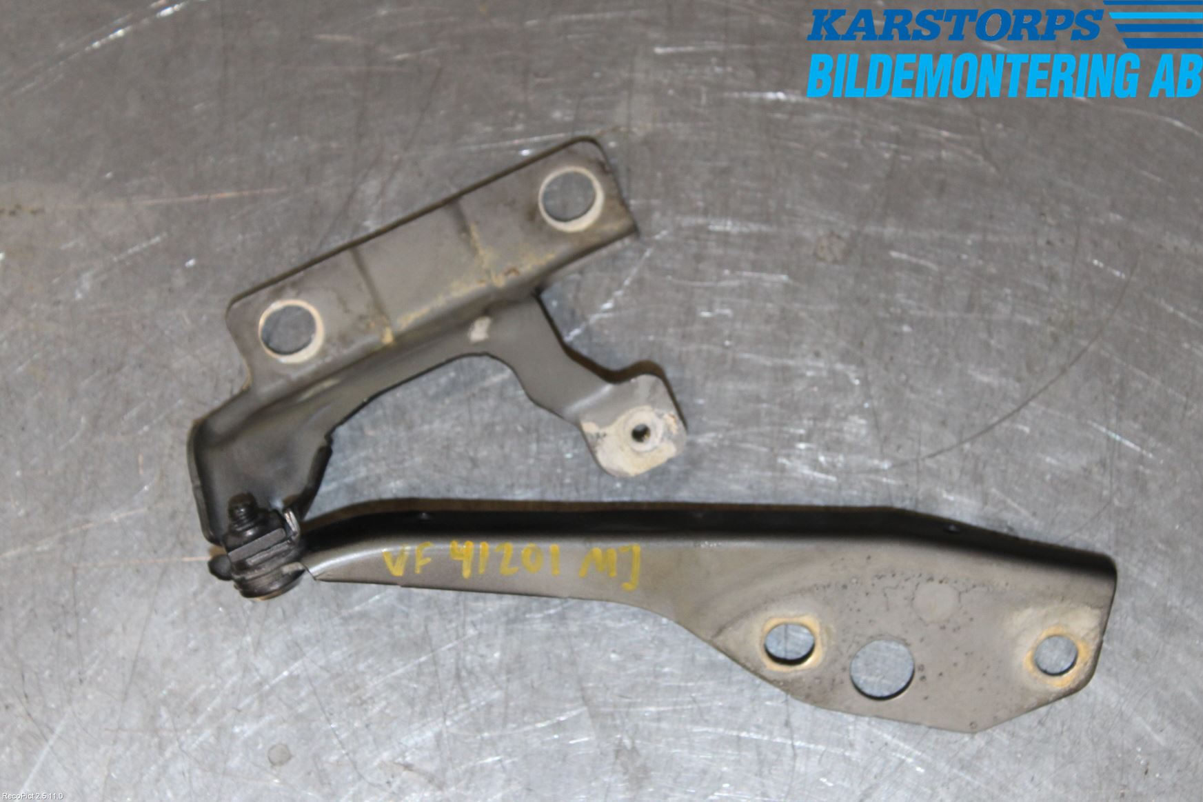 Volvo V50 08-12 Huvgångjärn