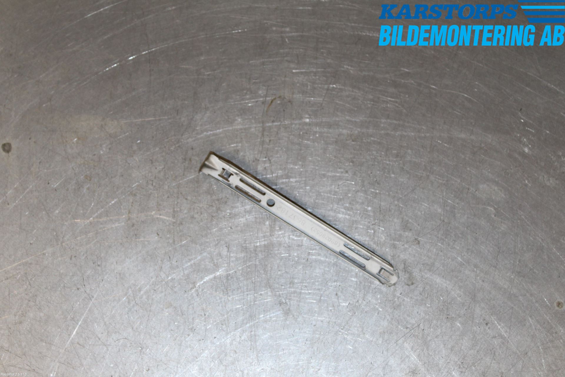 Volvo XC90 03-06 Strålkast Fästsarg