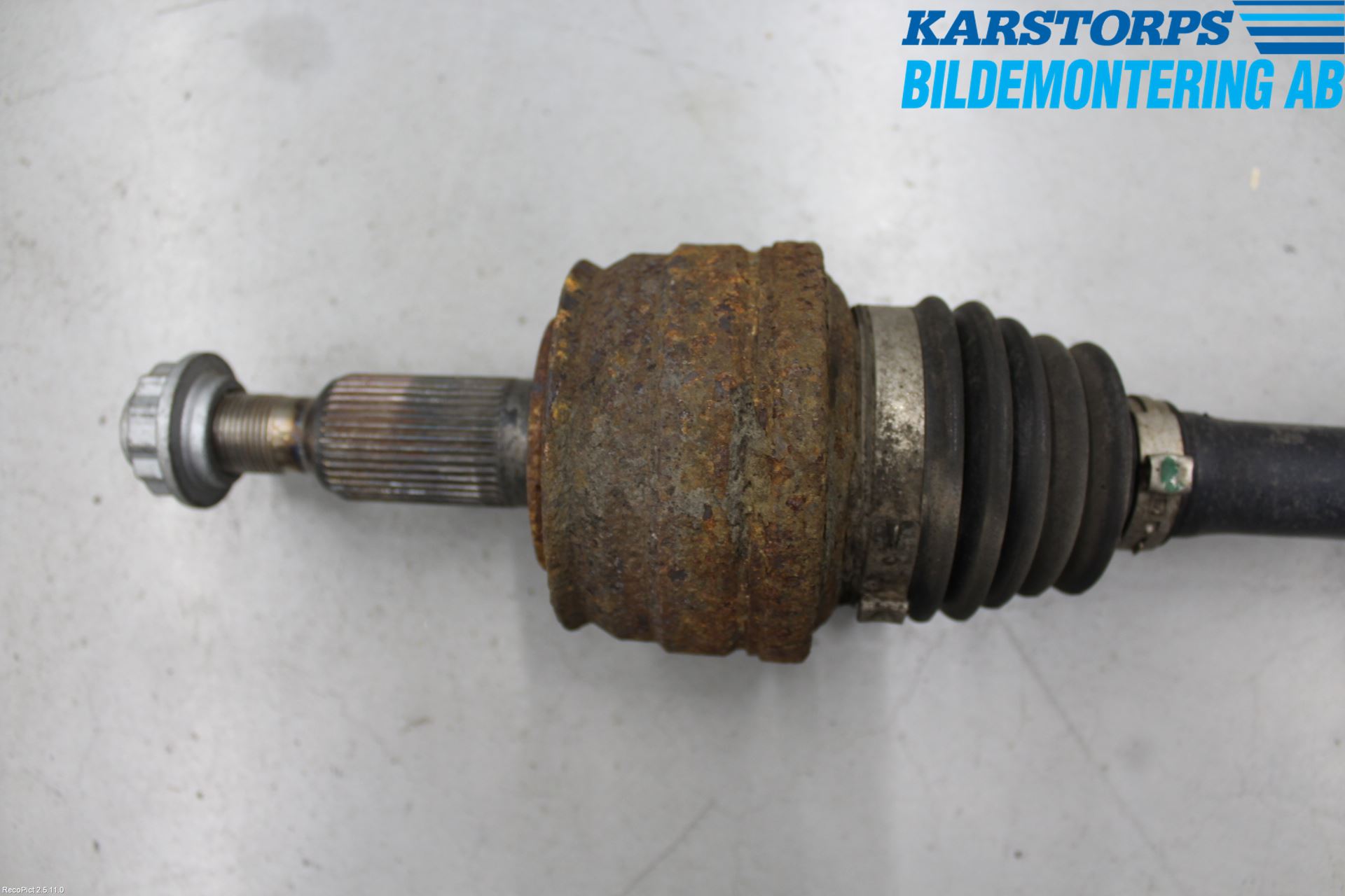 Volkswagen VW TRANSP/CARAVELLE (T5) 04-15 Drivaxel Bak Höger