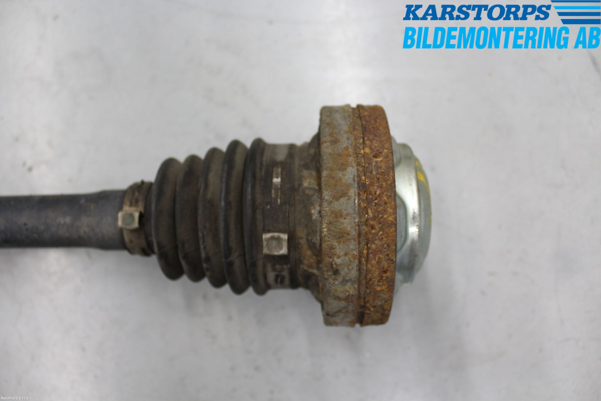 Volkswagen VW TRANSP/CARAVELLE (T5) 04-15 Drivaxel Bak Höger