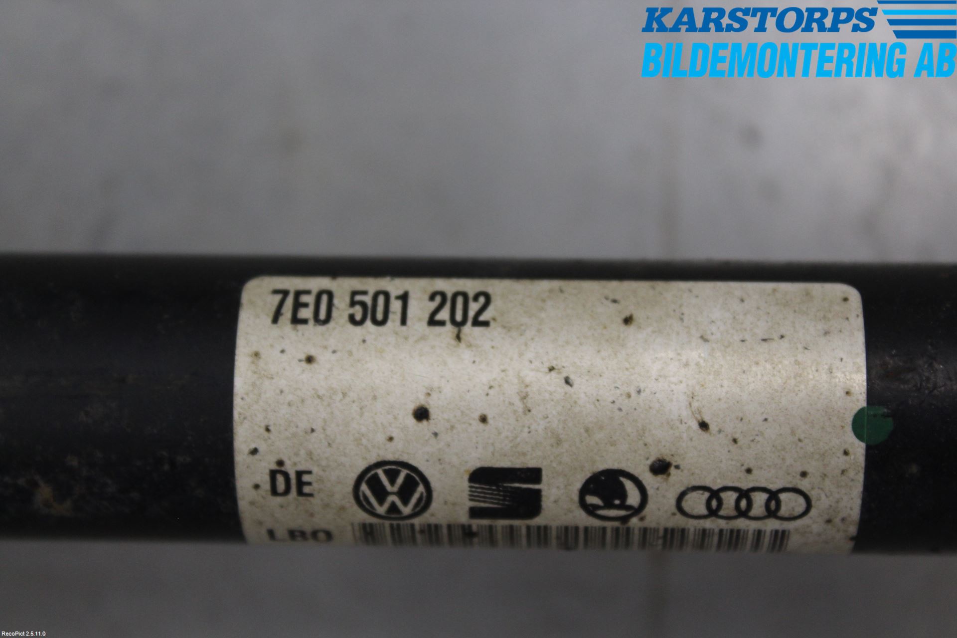 Volkswagen VW TRANSP/CARAVELLE (T5) 04-15 Drivaxel Bak Höger