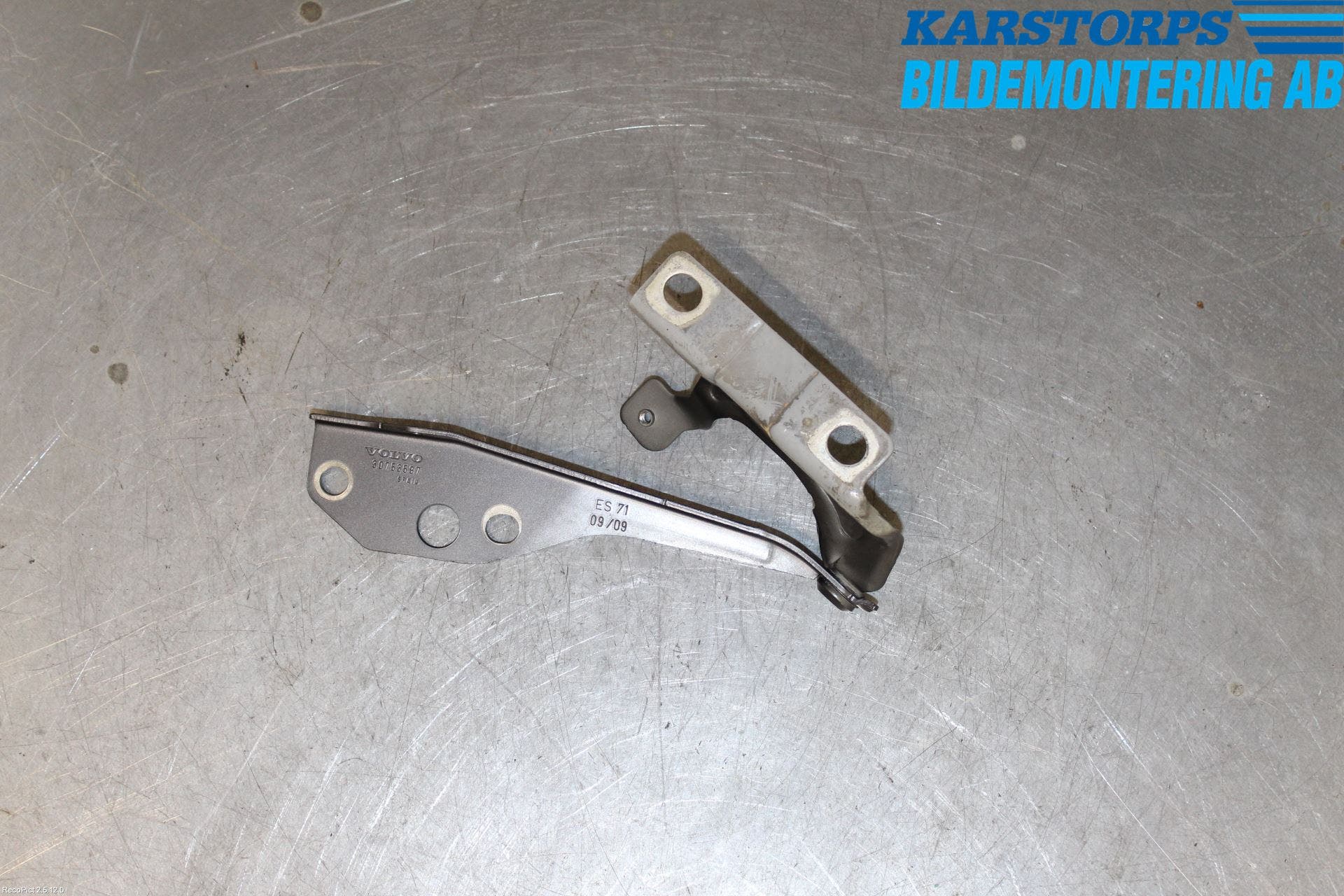 Volvo V50 08-12 Huvgångjärn
