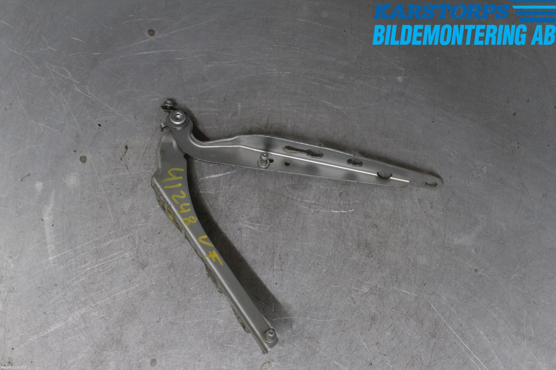 Volvo V70 05-08 Huvgångjärn