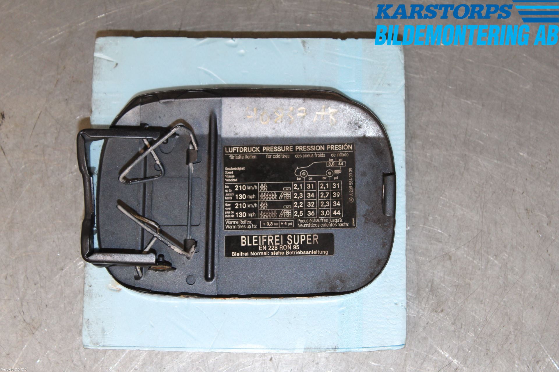Mercedes-Benz MB CLK (C209) 02-09 Tanklucka