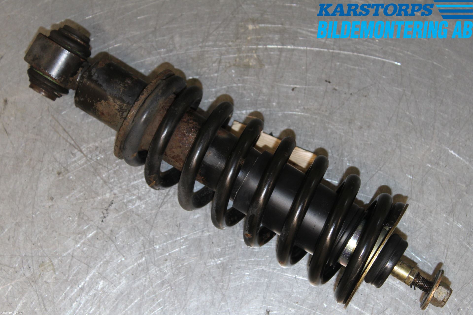 MG TF Fjäderben Fram Höger