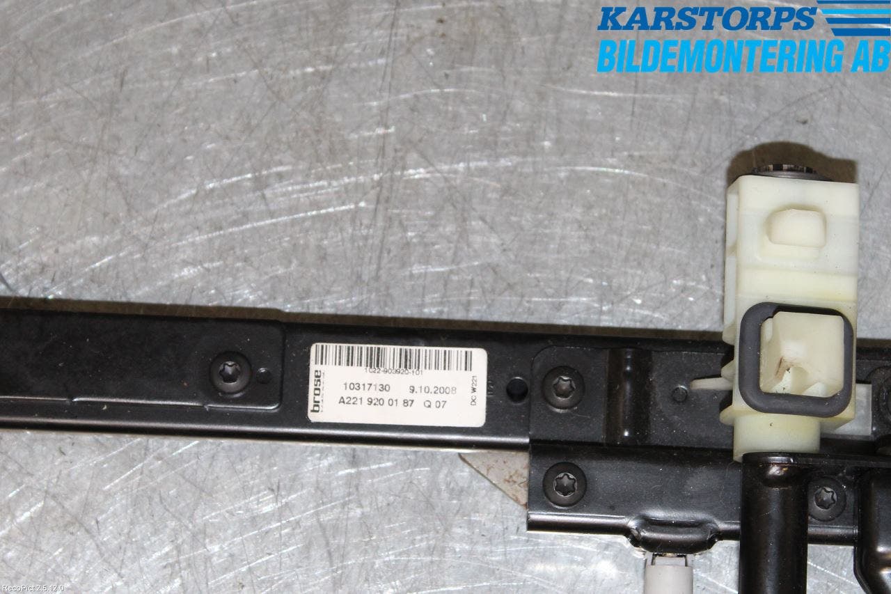 Mercedes-Benz MB S-KLASS (W221) 05-13 Inredning Stolsunderrede