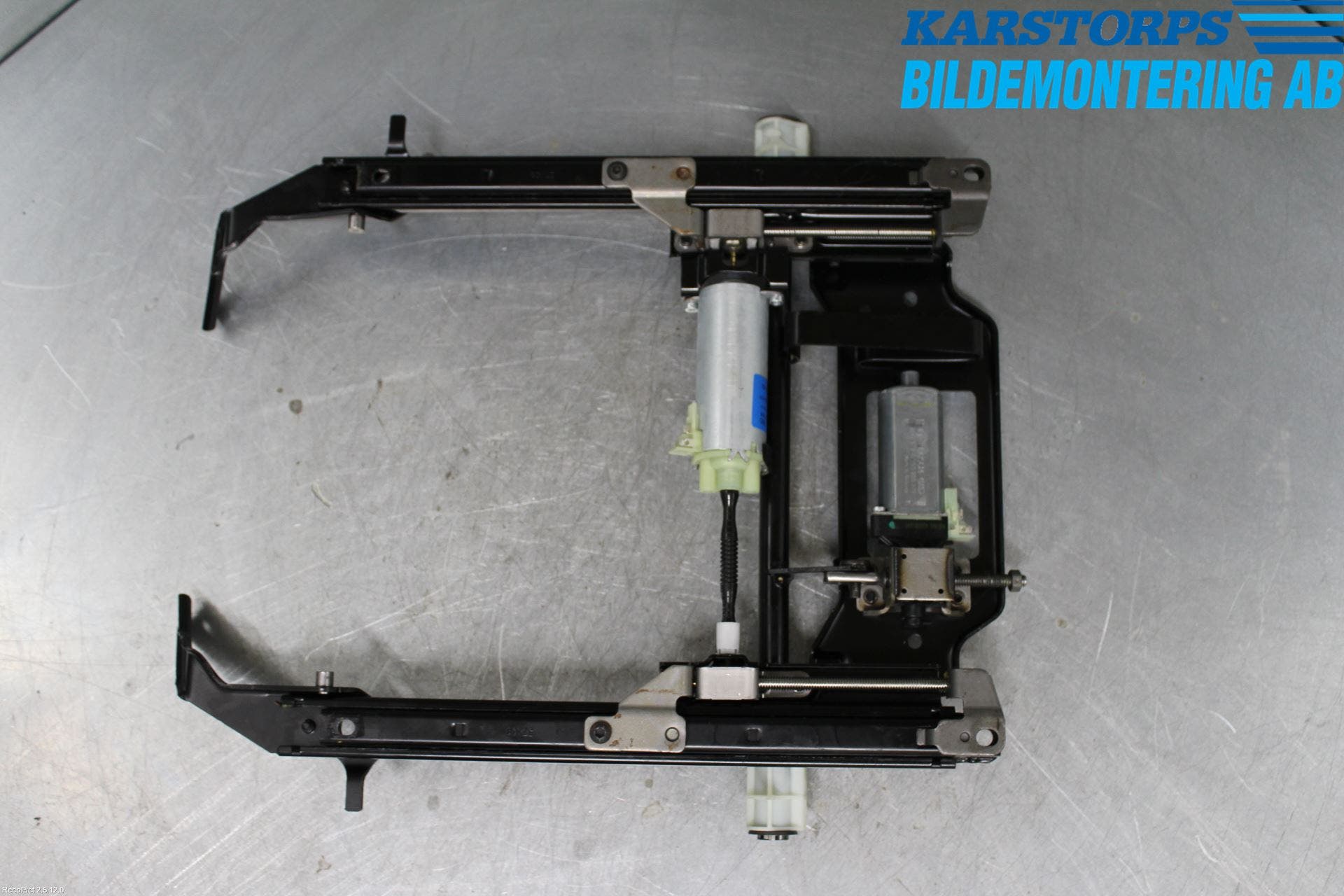 Mercedes-Benz MB S-KLASS (W221) 05-13 Inredning Stolsunderrede