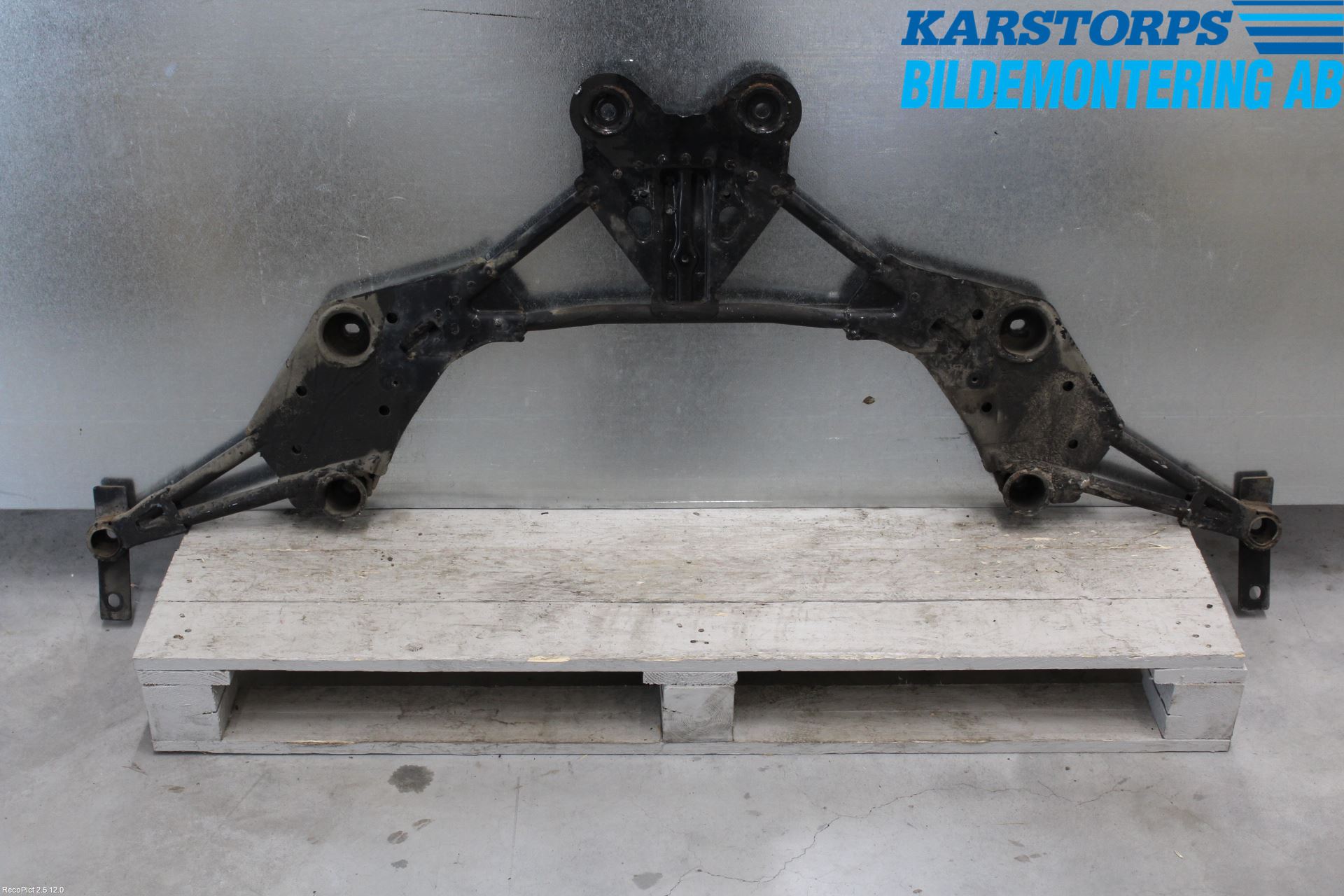 Nissan 350Z Framvagnsbalk