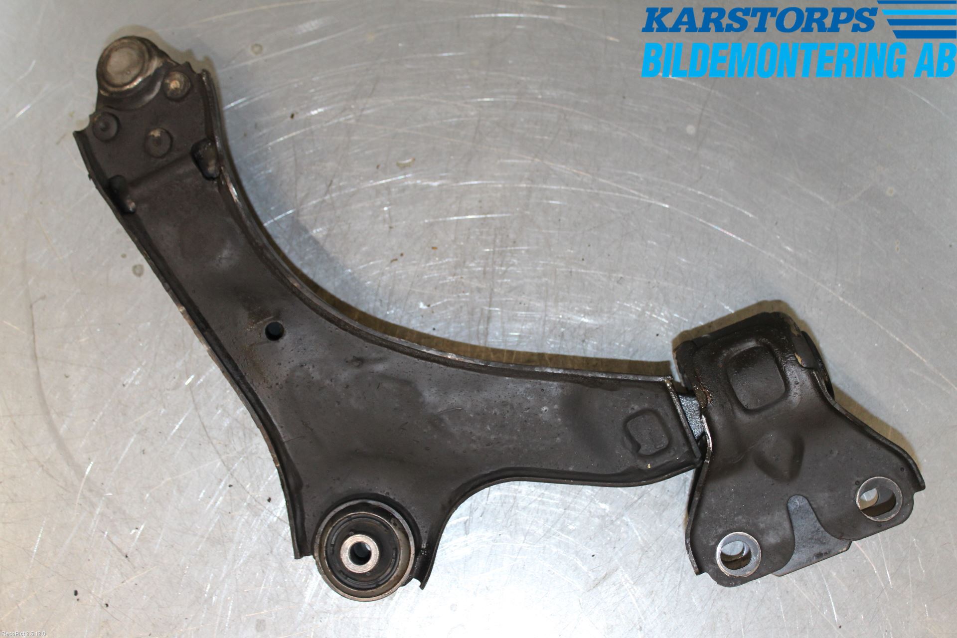 Volvo V60 14-18 Bärarm Fram Undre Vä