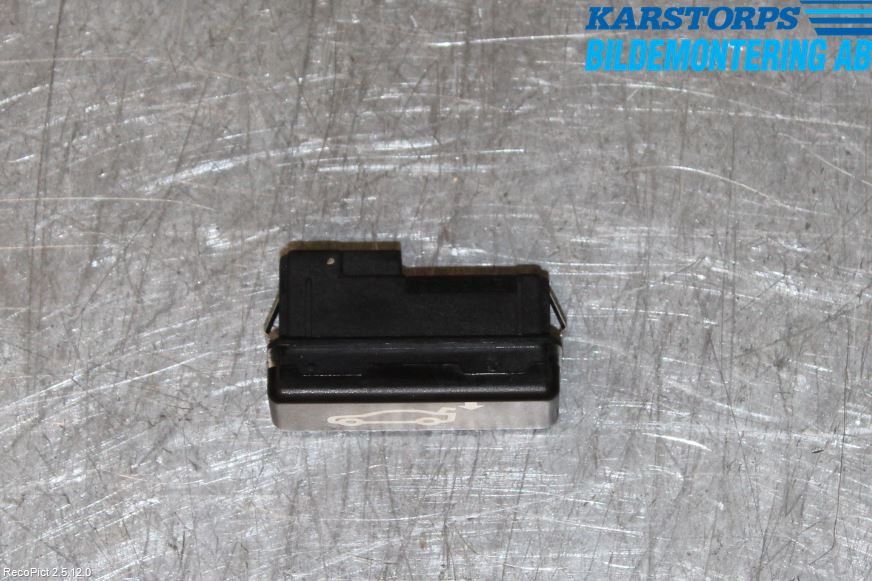 BMW 7 E65/66    00-08 Strömställare Baklucka