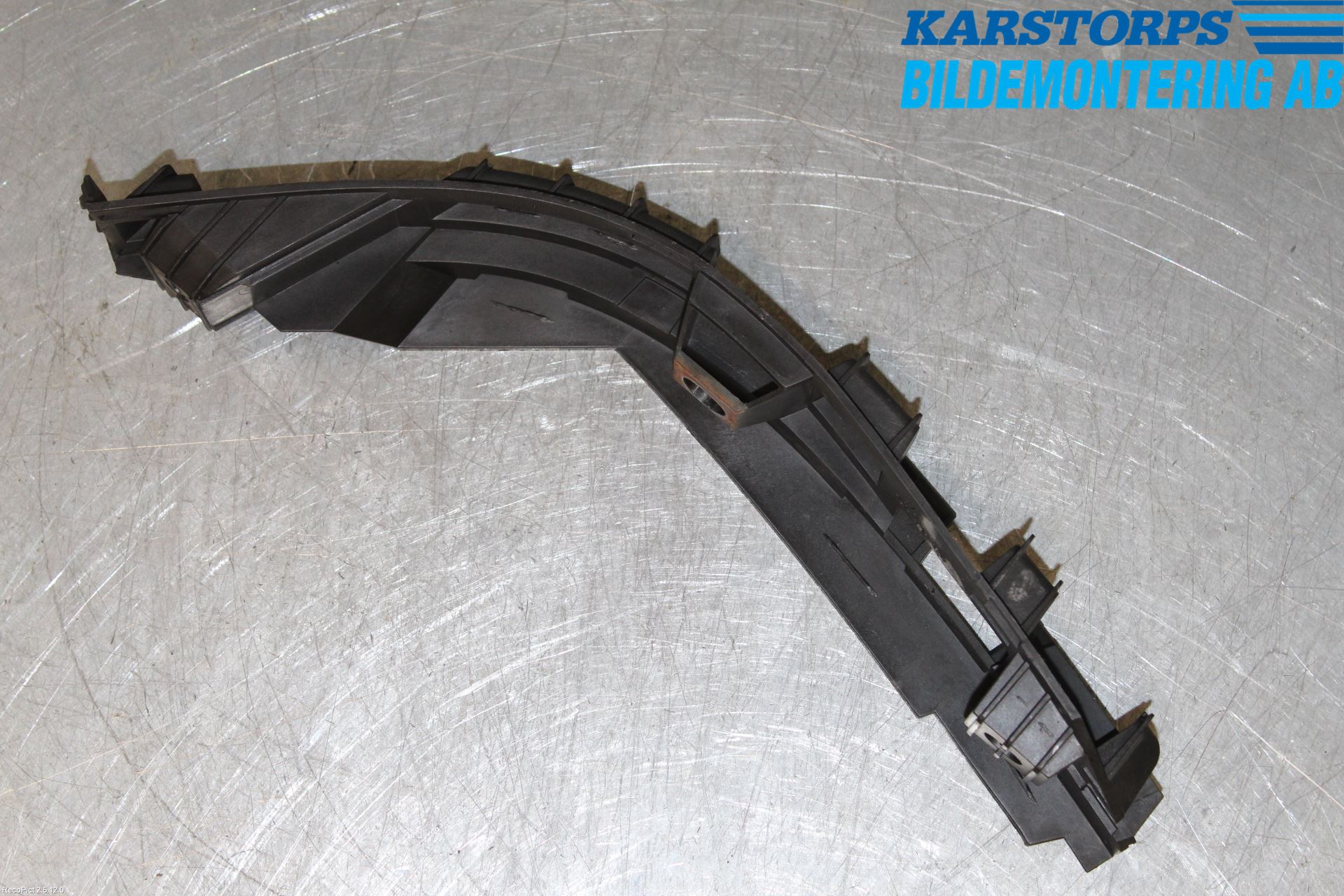 BMW 7 E65/66    00-08 Stötfångarfäste Bak Hö