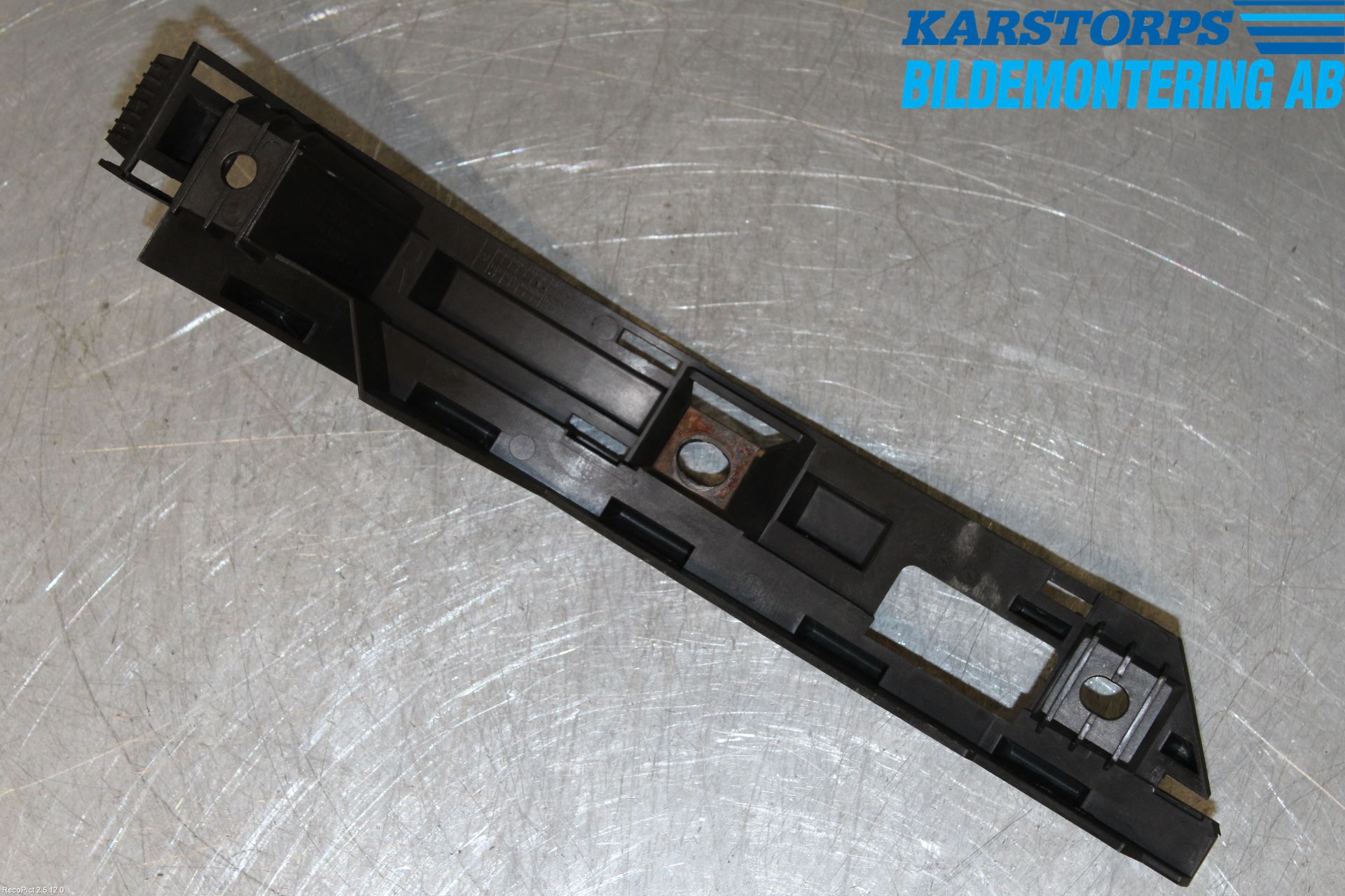 BMW 7 E65/66    00-08 Stötfångarfäste Bak Hö