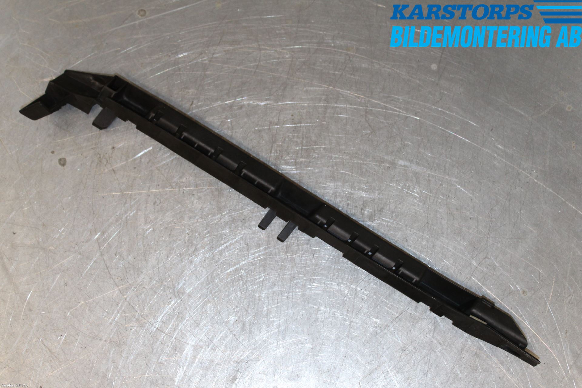 BMW 7 E65/66    00-08 Stötfångarfäste Bak Vä