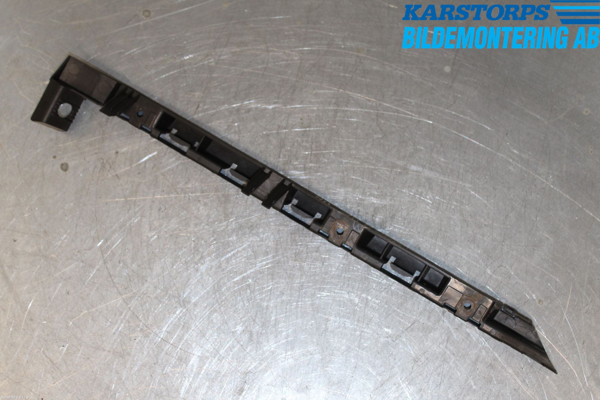 BMW 7 E65/66    00-08 Stötfångarfäste Bak Hö