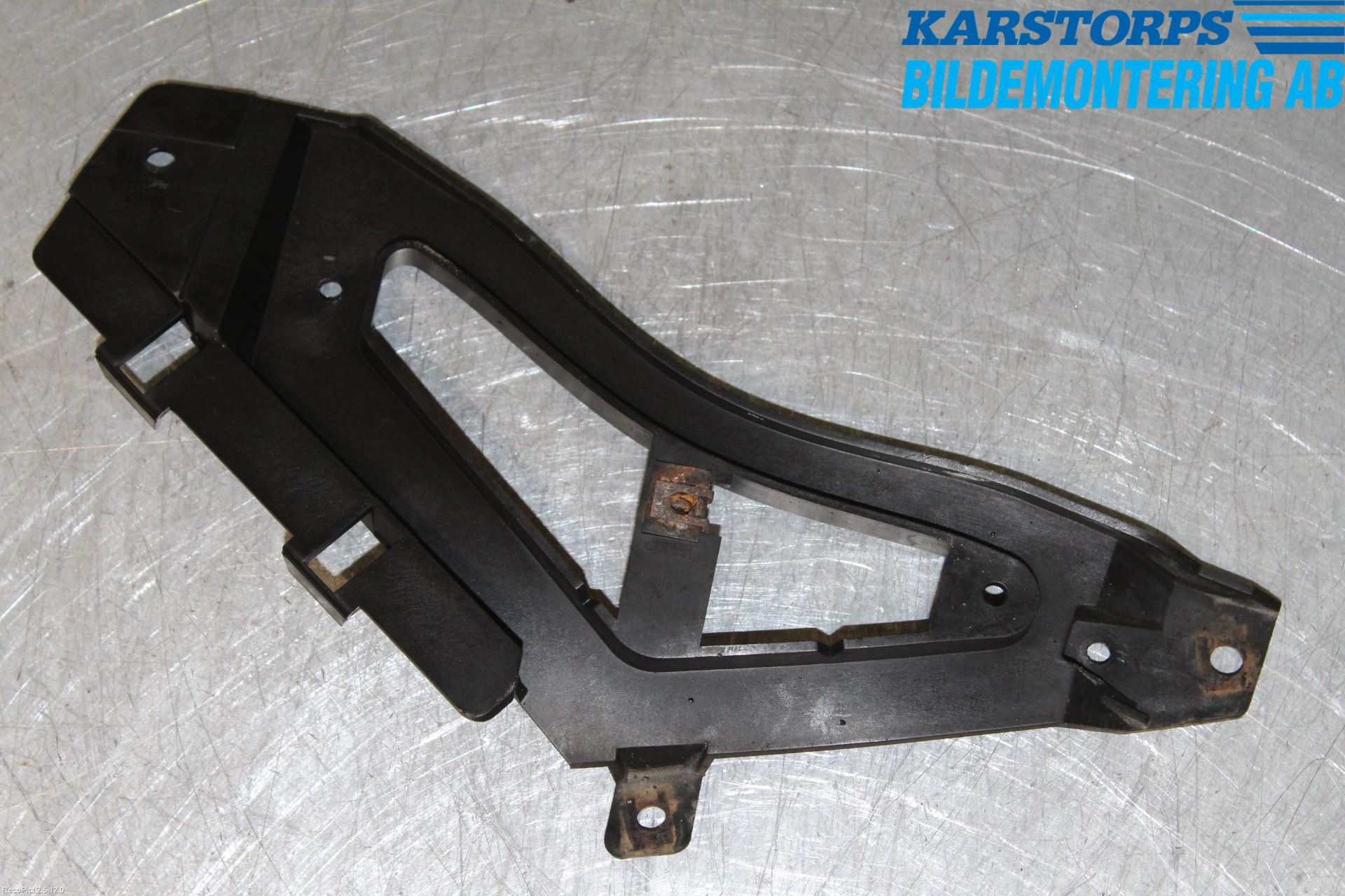 BMW 7 E65/66    00-08 Stötfångarfäste Bak Vä