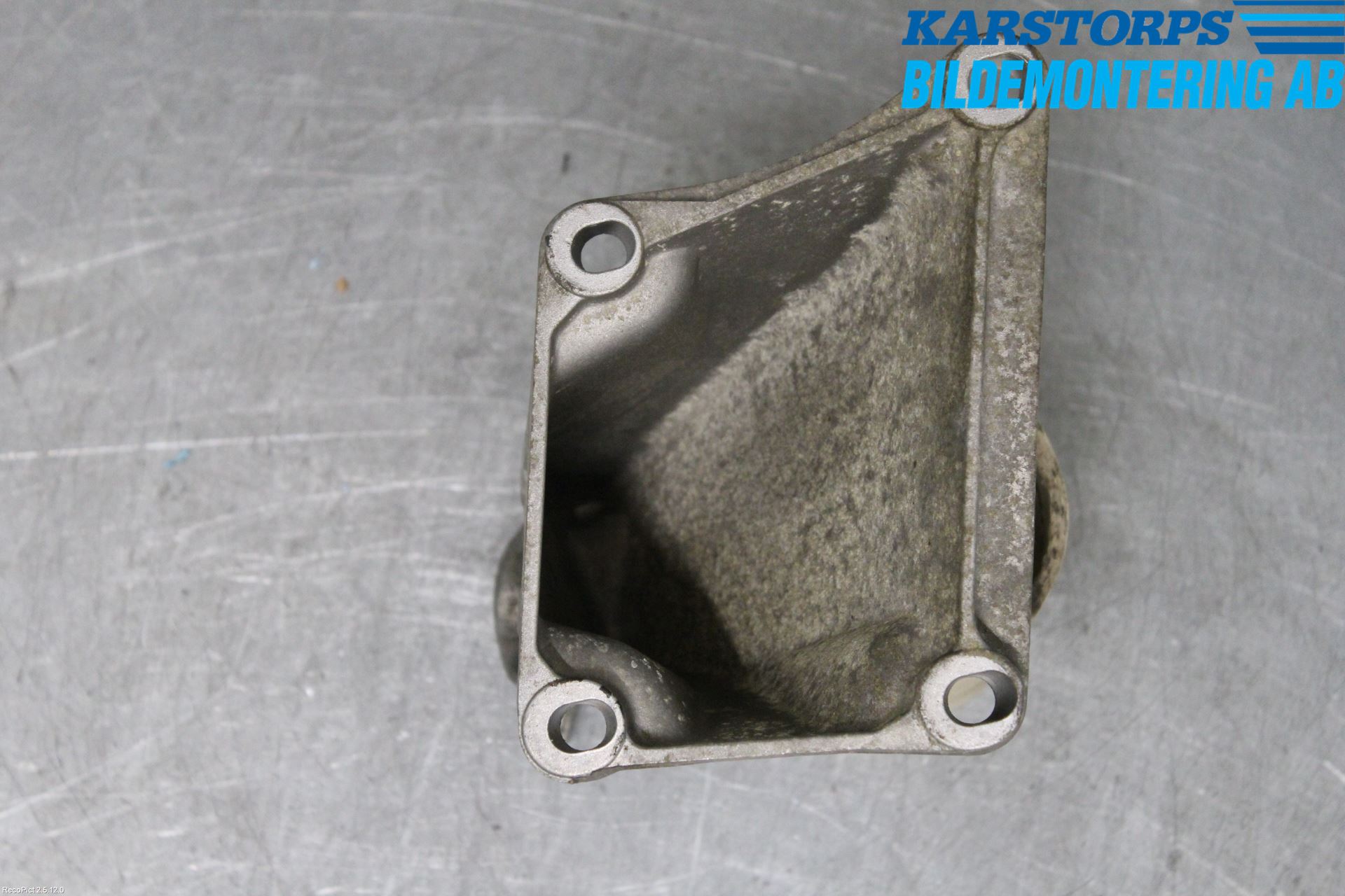 BMW 7 E65/66    00-08 Motorfäste