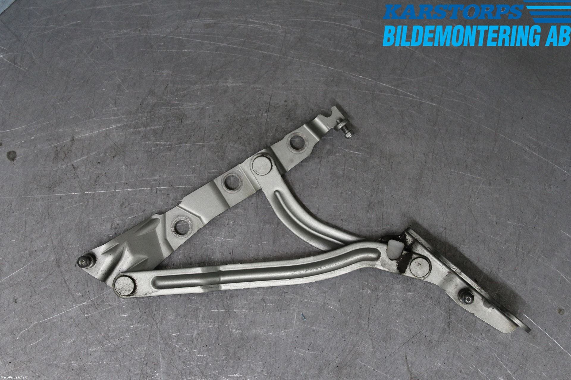 Volvo S40 04-07 Bakluckegångjärn Hö