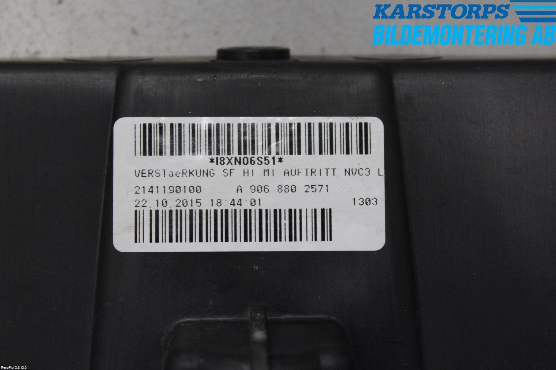 Mercedes-Benz MB SPRINTER (W906) 06-18 Stötfsidostycke Mellanlägg