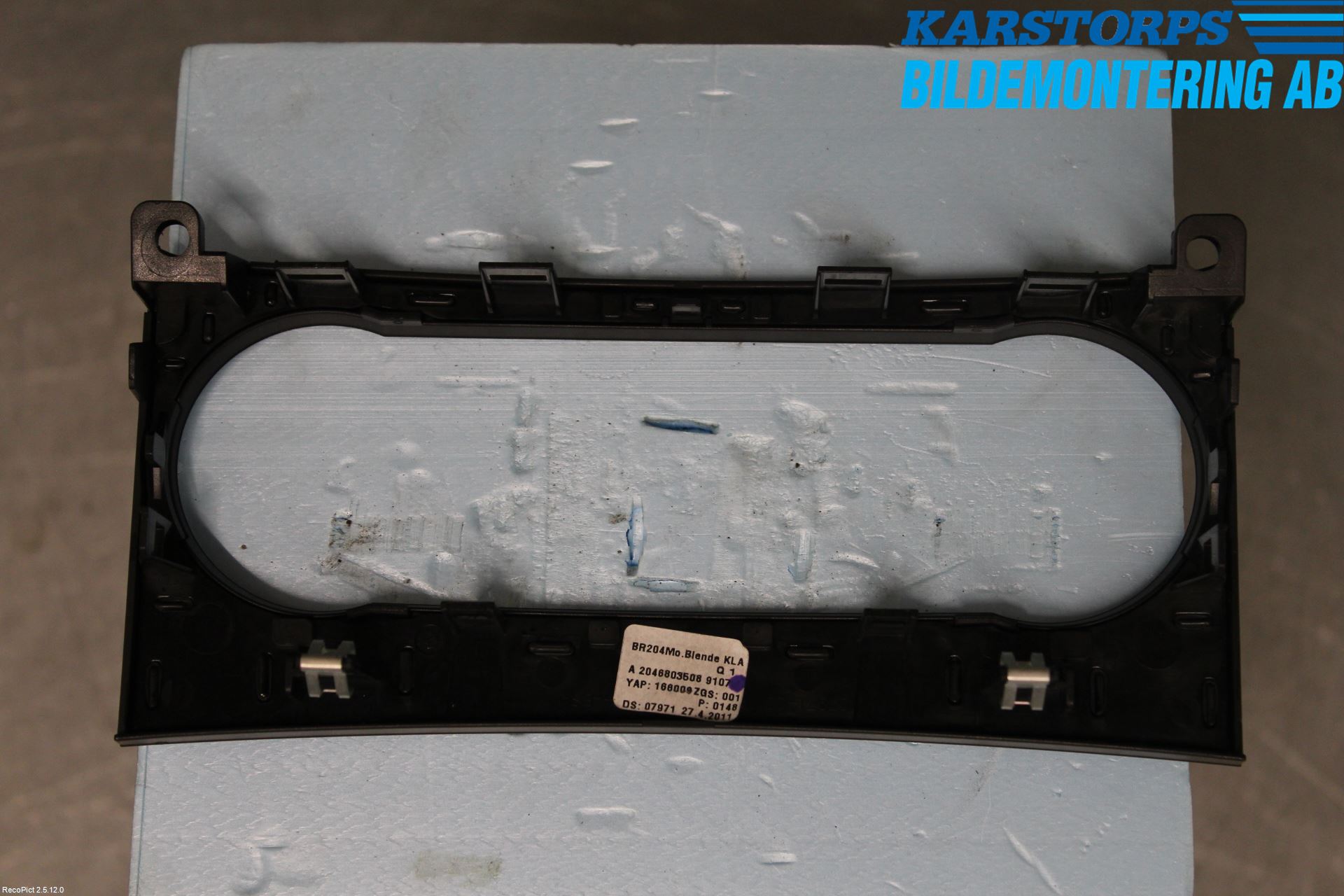 Mercedes-Benz MB C-KLASS (W204) 07-15 Instrument-Radio Sarg