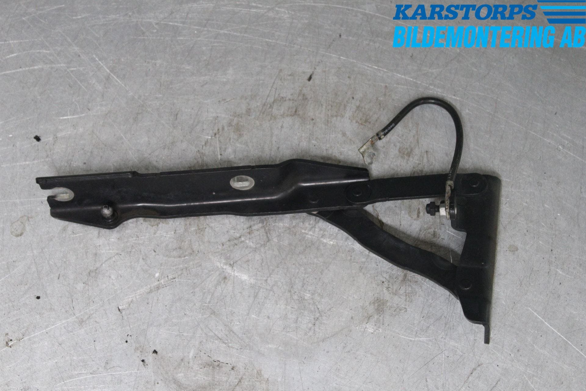 BMW 5 E60/61 Sed/Tou 02-10 Huvgångjärn