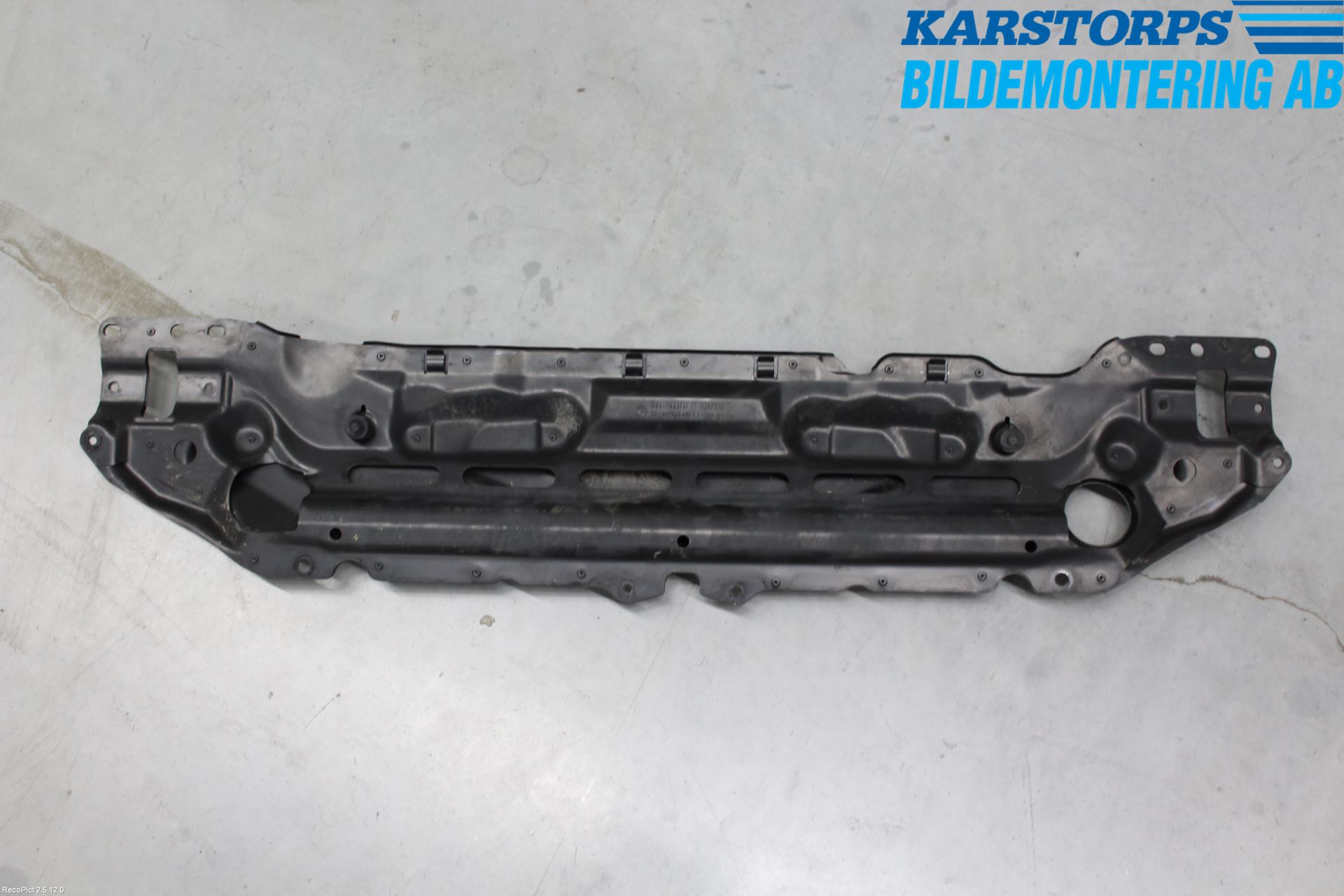 BMW 5 E60/61 Sed/Tou 02-10 Front Huvlåsplåt-Balk