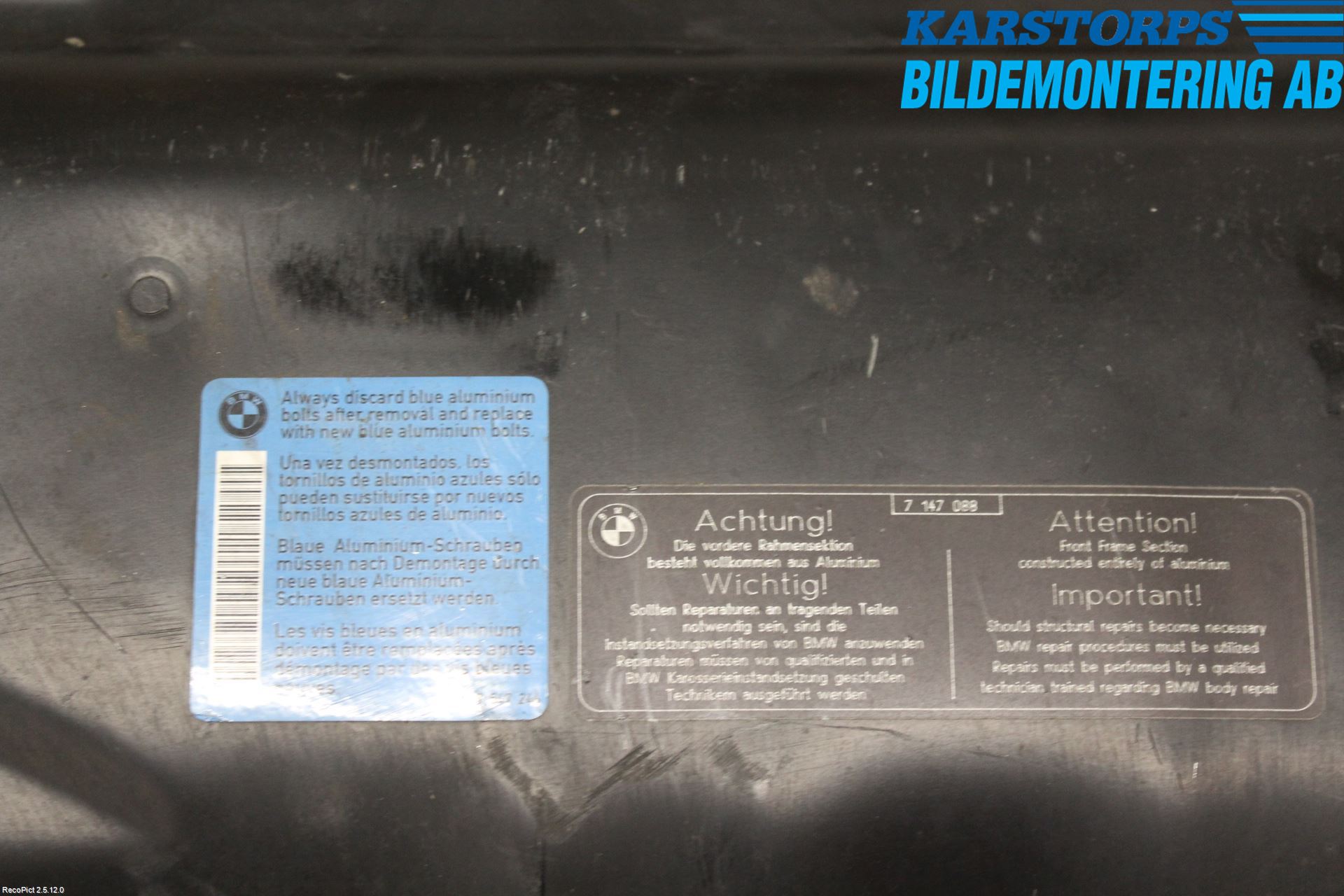 BMW 5 E60/61 Sed/Tou 02-10 Front Huvlåsplåt-Balk