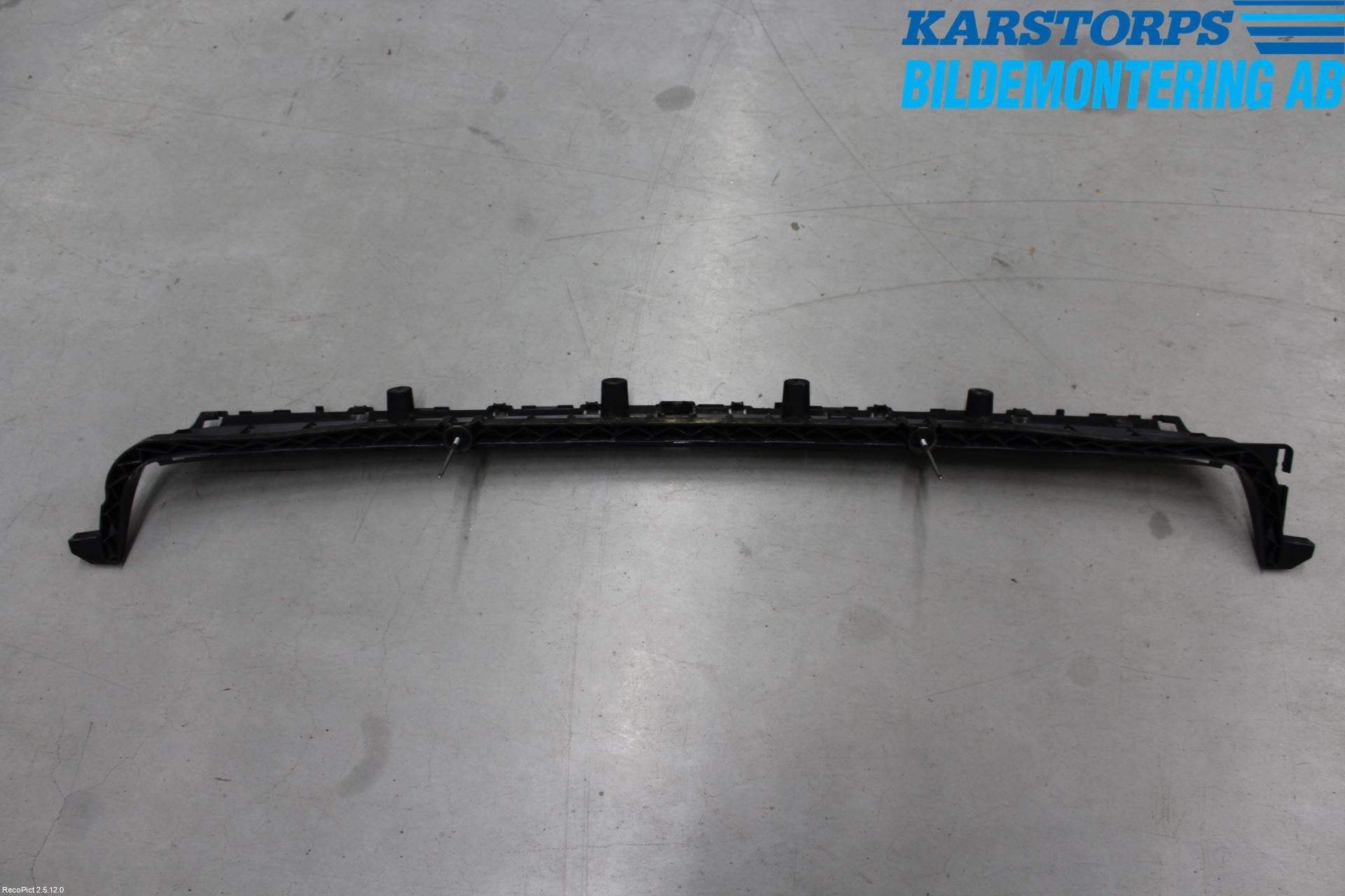 Mercedes-Benz MB E-KLASS (W212) 09-16 Stötfsidostycke Mellanlägg