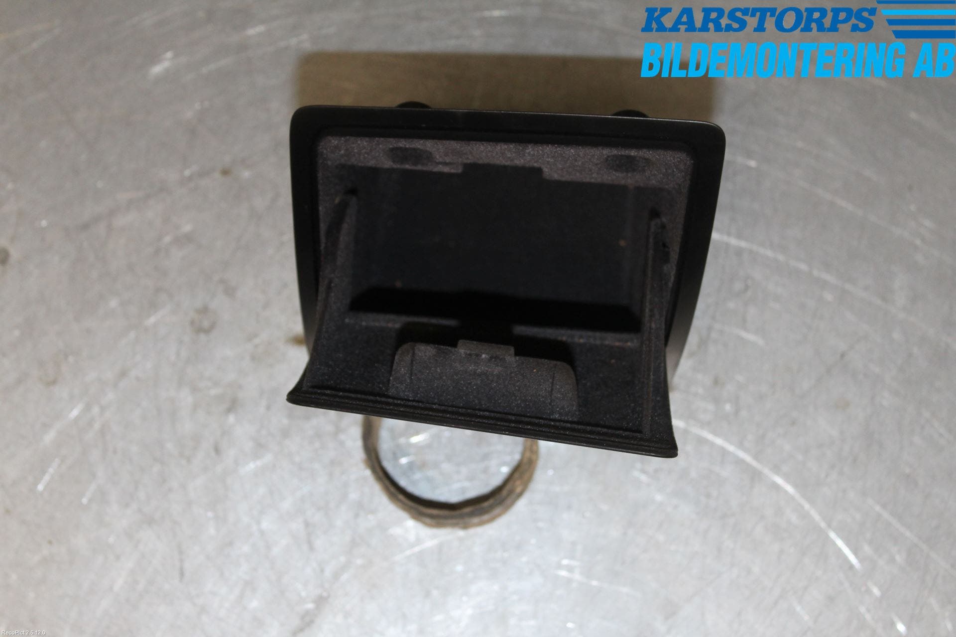 BMW 5 E60/61 Sed/Tou 02-10 Instrumentbräda Förvaringsfack