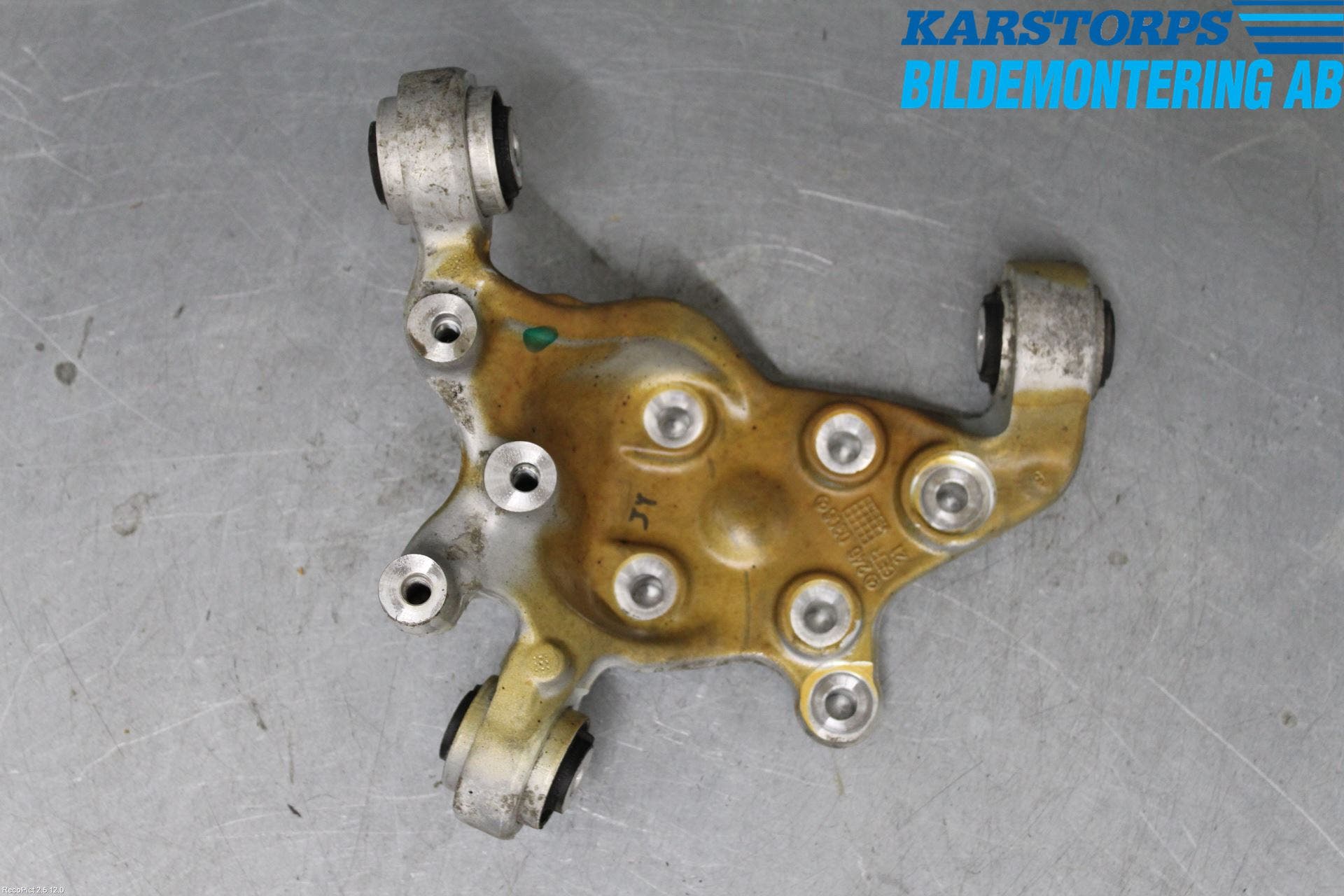 Mercedes-Benz MB A-KLASS (W176) 13-18 Hjullagerhus-Spindel Vä B